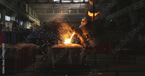 The molten metal is poured into the mold. Melting furnace for cast iron and steel and liquid metal.