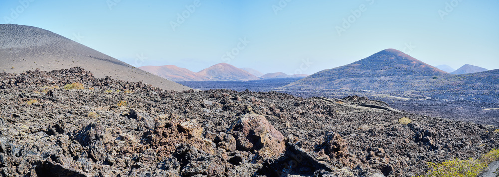 Panorama im Naturpark Los Volcanes rund um die Vulkane Caldera de La ...