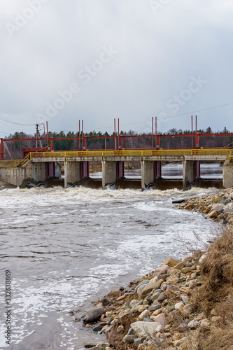 Obraz na płótnie hydraulic structure, a dam through which a river flows w salonie