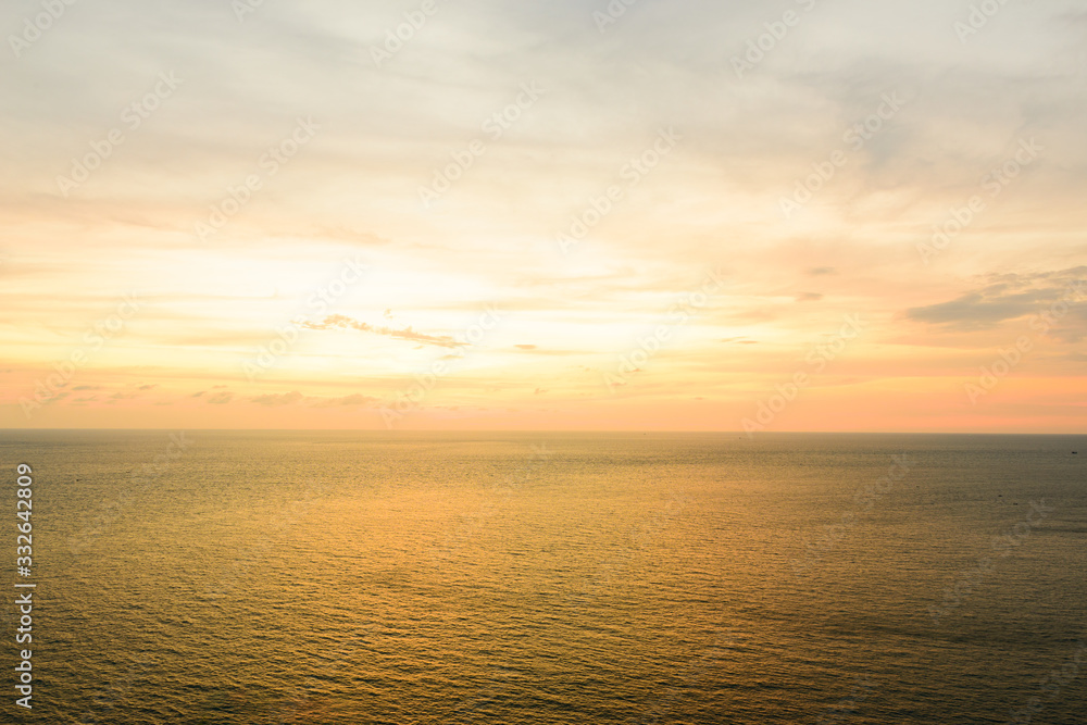 Obraz premium beautiful sunrise under water of sea at phuket, Thailand