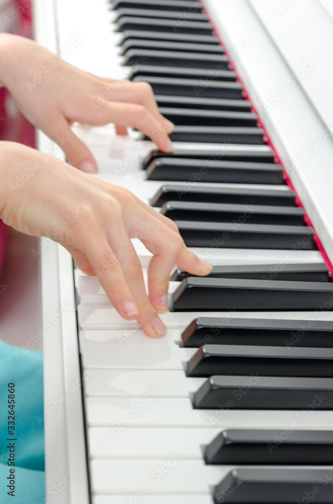 Obraz premium close-up of piano keys. close frontal view, black and white piano keys, viewed from side, musician hands playing piano, concept for live music festival. classical music, Instrument on stage