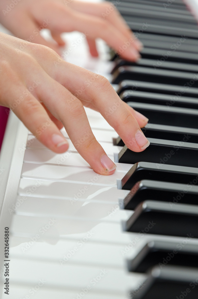 Obraz premium close-up of piano keys. close frontal view, black and white piano keys, viewed from side, musician hands playing piano, concept for live music festival. classical music, Instrument on stage