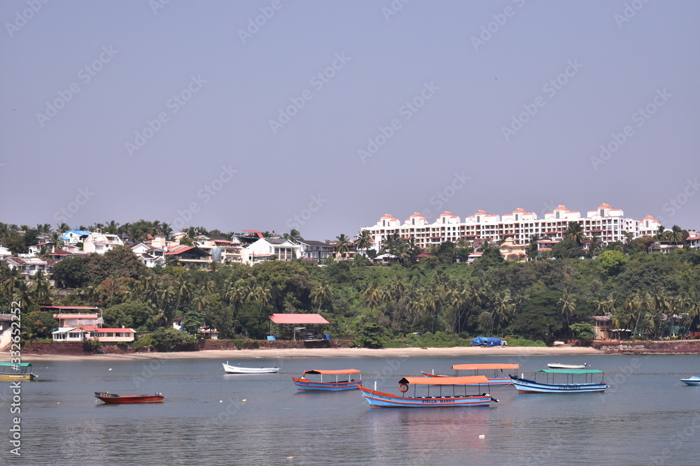 Obraz premium boats anchored in the middle of the ocean in Dona paula, Goa