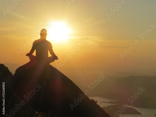 Meditação zen homem 