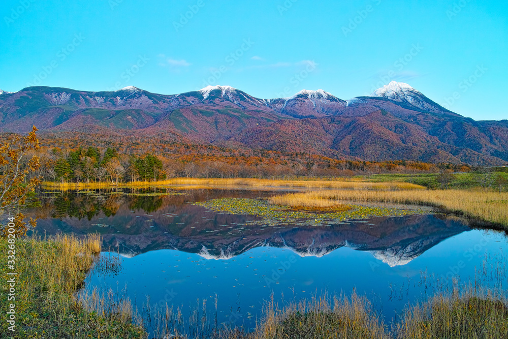 秋の知床の湖 秋の知床の湖