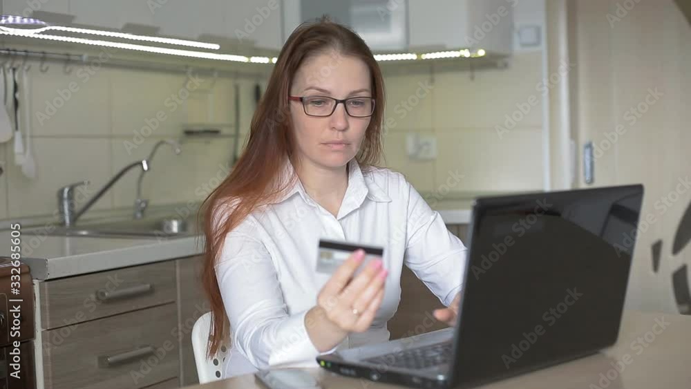 purchase of a Bank card and laptop in an online store, quarantine purchase of a Bank card and laptop in an online store, quarantine
