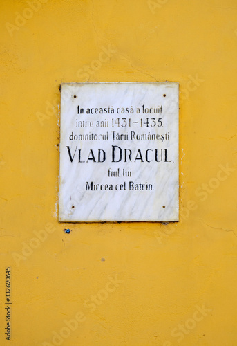 Obraz na plátně Plaque on house of Dracula in Sighisoara Romania that Vlad Dracul lived there fr