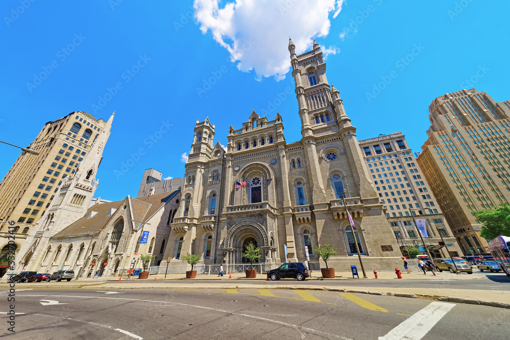 Fototapeta premium Masonic Temple and skyscrapers in the Old City in Philadelphia