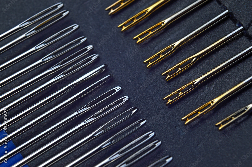 Set of sewing needles with carabiners, gold plated. Set of sewing needles with carabiners, gold plated.