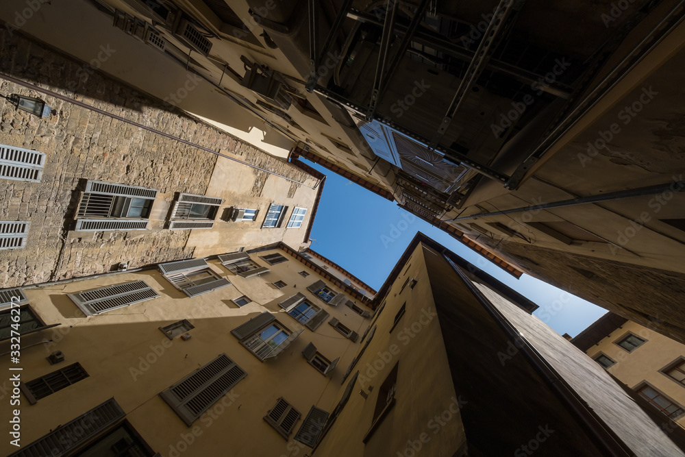 Obraz premium Narrow street view from the bottom up to the sky