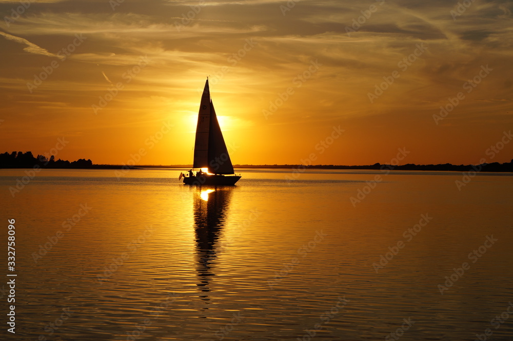 Fototapeta premium sailboat at sunset
