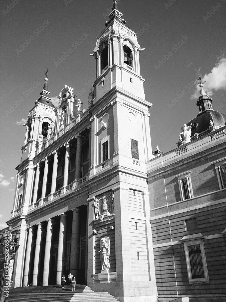 Metropolitan Cathedral of Santa María la Real de la Almudena Metropolitan Cathedral of Santa María la Real de la Almudena