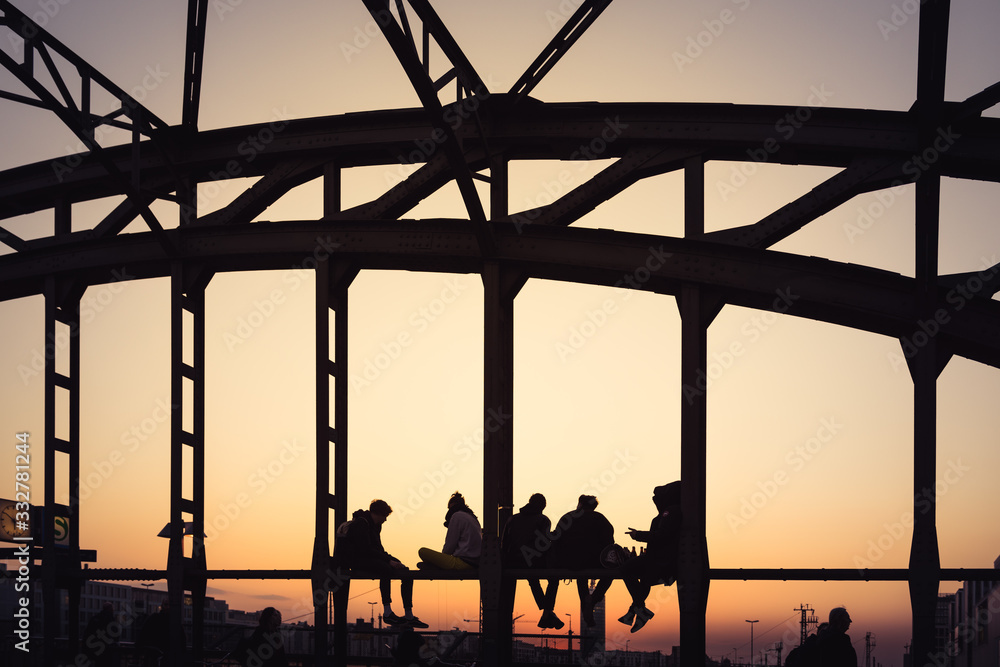 Naklejka premium Sunset on Hackerbrücke in Munich