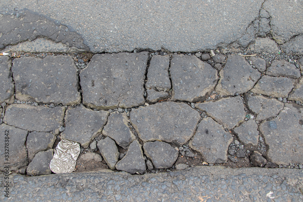 Obraz premium Cracked Pavement