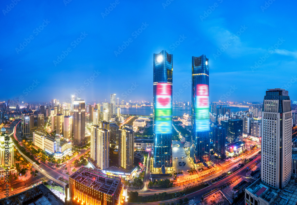 Naklejka premium hong kong skyline at night