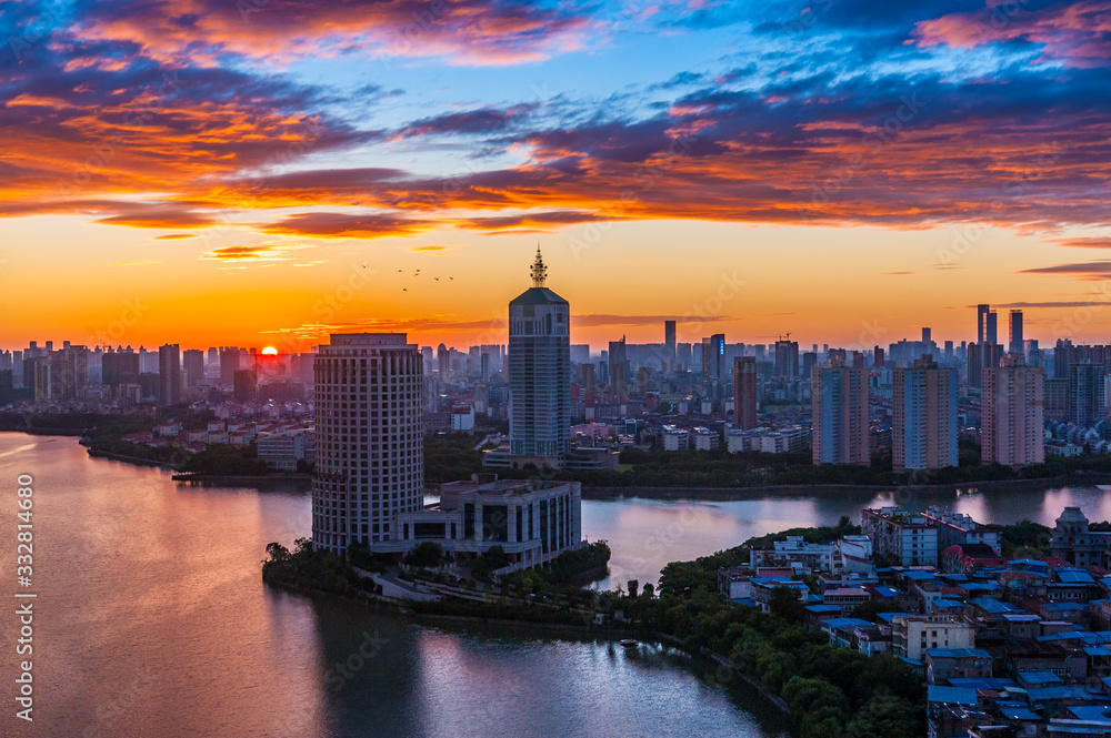 Fototapeta premium skyline at sunset