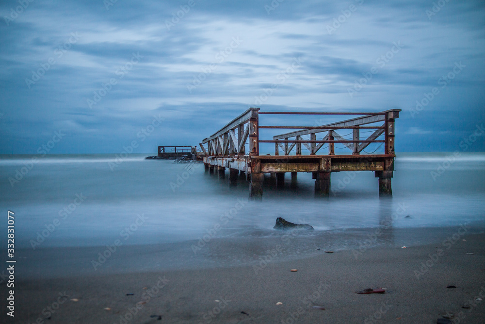 The storm over the pier