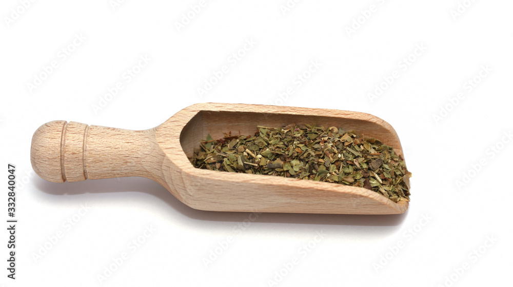 Oregano Gewürz Kräuter auf einer Gewürzschaufel Oregano Gewürz Kräuter auf einer Gewürzschaufel