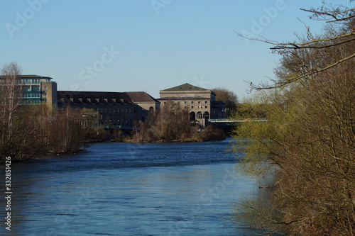 Blick auf die Stadthalle und die Schlossbrücke in Mülheim an der Ruhr