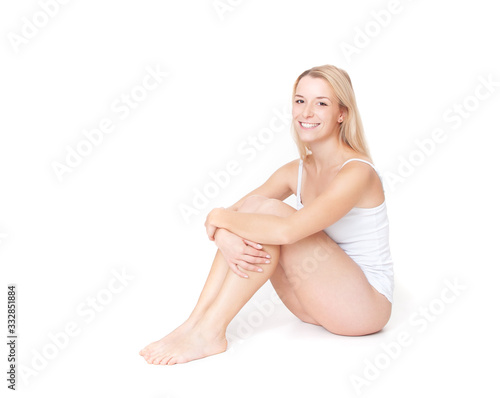 Attraktive junge Frau in Unterwäsche © Kaesler Media
