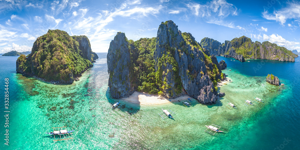 Coastal Scenery of El Nido, Palawan Island, The Philippines, a Popular Tourism Destination for Summer Vacation in Southeast Asia, with Tropical Climate and Beautiful Landscape. - obrazy, fototapety, plakaty 