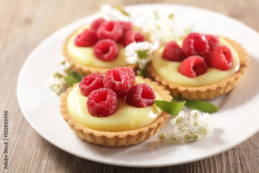 lemon tart and raspberry-delicious dessert - obrazy, fototapety, plakaty 