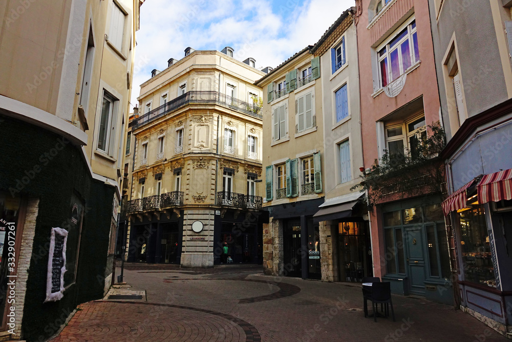Fototapeta premium Rue de Valence vide