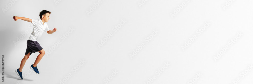 Fototapeta facet zaczyna biec
