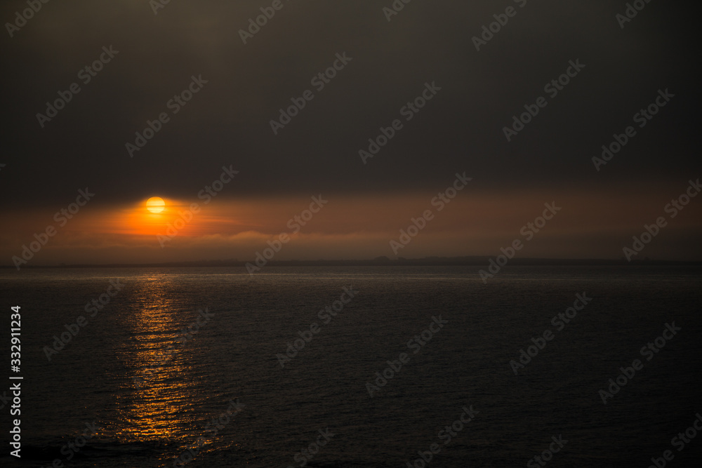 Fototapeta premium Grey Sunrise