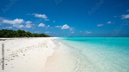 Malediwy-pi  kne pla  e i lazurowa woda