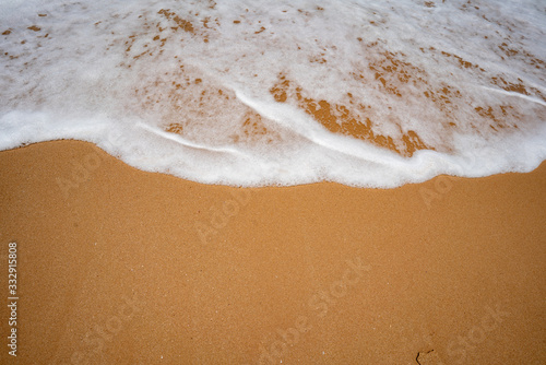 Spieniona morska woda na plaży