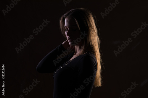 Attraktive Frau im schwarzen Body © Christian Schwier