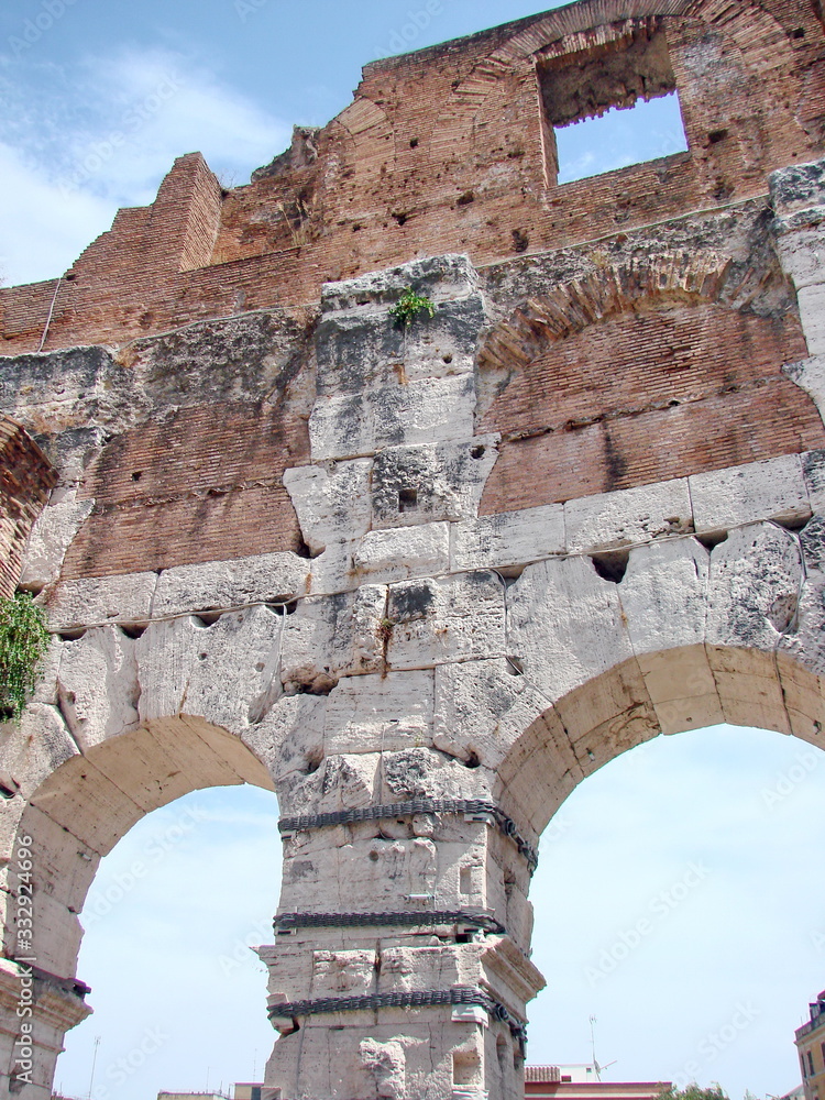 Even the ruins of the glorious Roman Colosseum, preserved to this day, are constantly attracting thousands of tourists from all over the world.