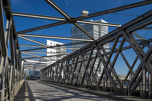 Hamburg Hafencity auf der Magdeburger Brücke © Carl-Jürgen Bautsch