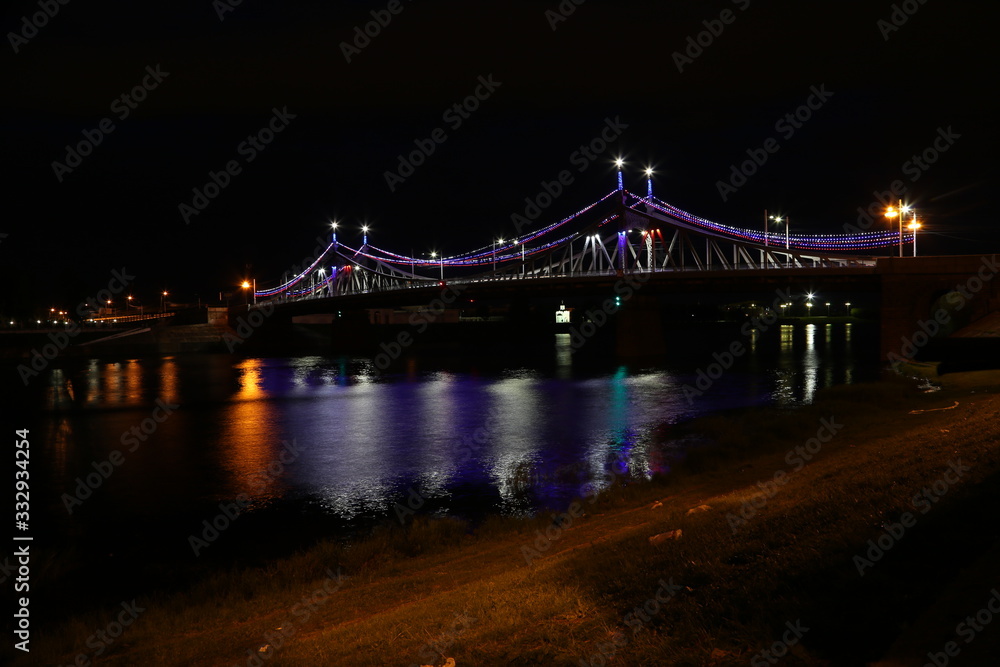 Obraz premium Salute on city day in Tver on the background of the bridge over the Volga river