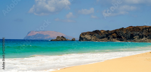 playa de las conchas, la graciosa, canary islands © Jonathan