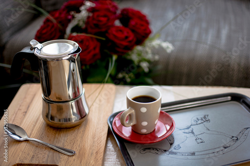 Espresso, rote blumen