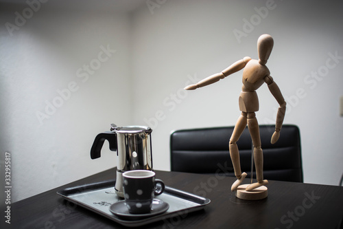 Espressokocher auf dem Tisch