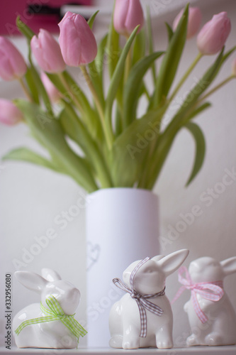 Tulpen und Osternhasen