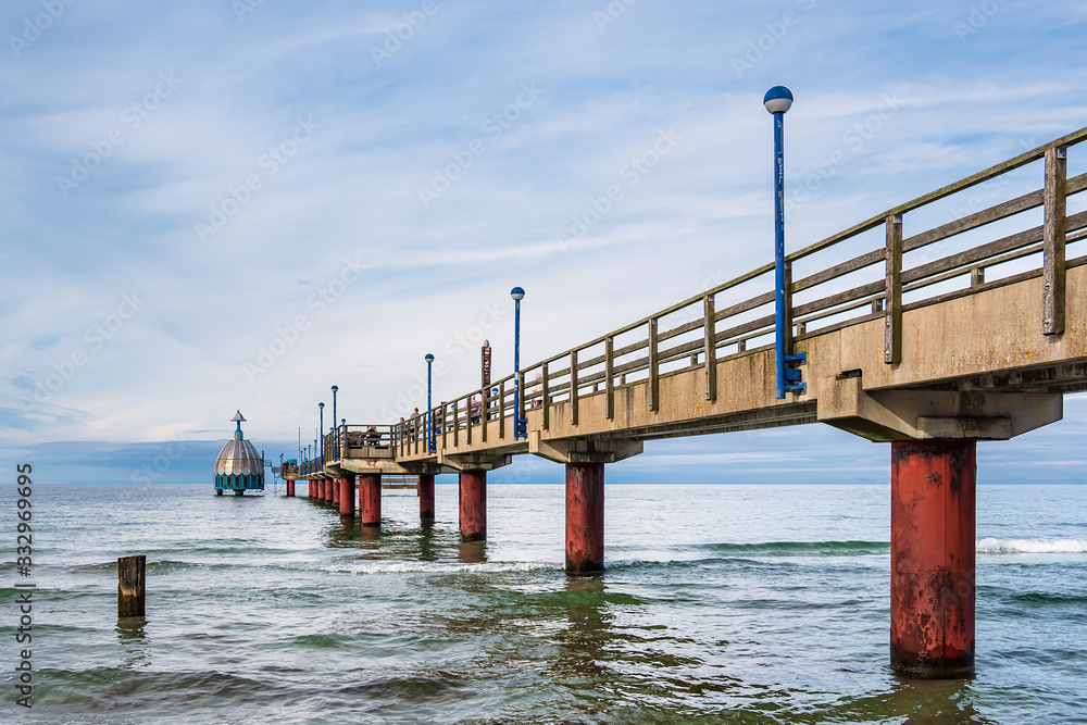 Obraz premium Seebrücke an der Ostseeküste in Zingst