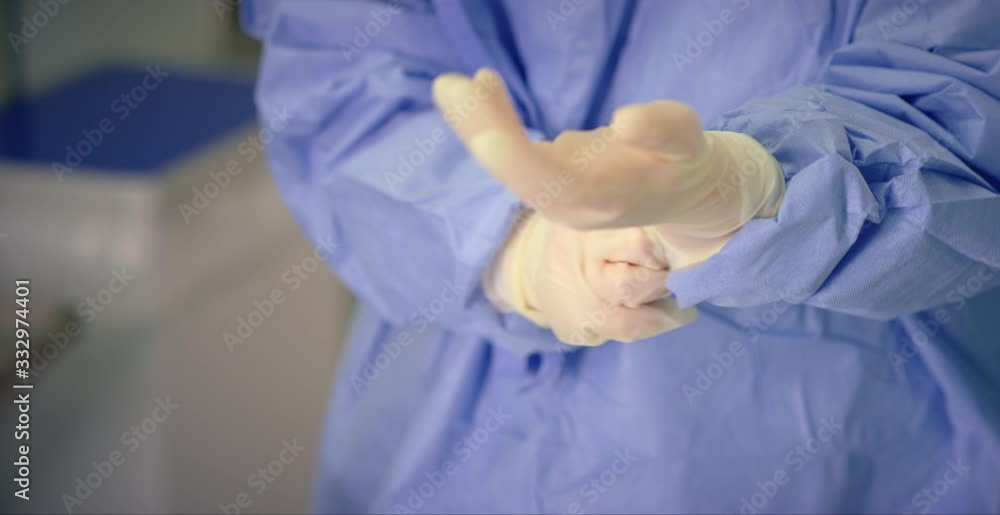 CU Medic Put On Surgical Gloves