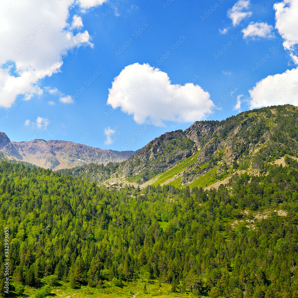 Obraz premium Amazing mountain landscape - natural outdoor travel background.