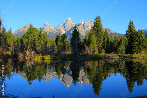 Fototapeta Naklejka Na Ścianę i Meble -  lake in the mountains of wyoming