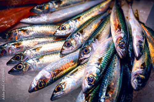Foto Fresh fishes on ice in the fishmarket in Barcelona