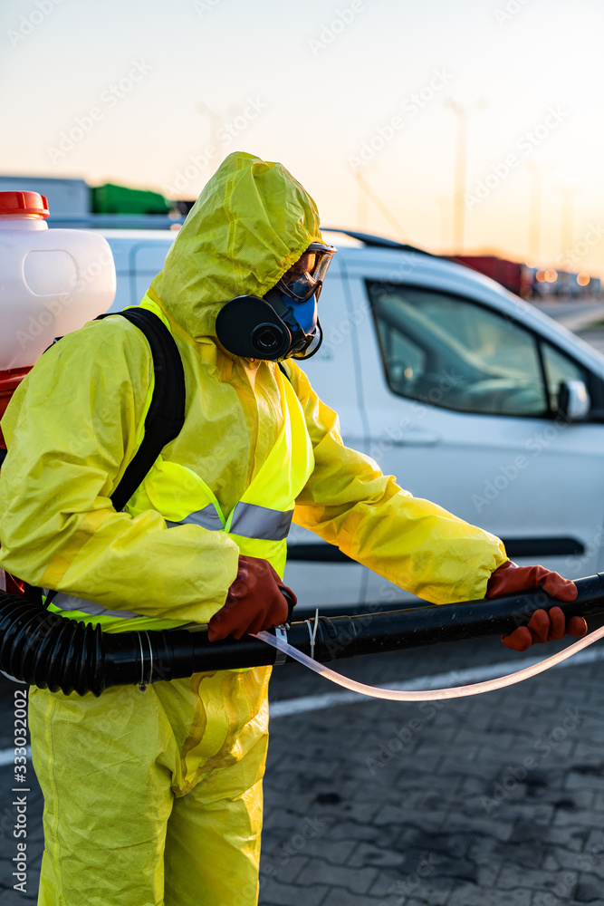 Fototapeta premium coronavirus epidemic - city cleanup