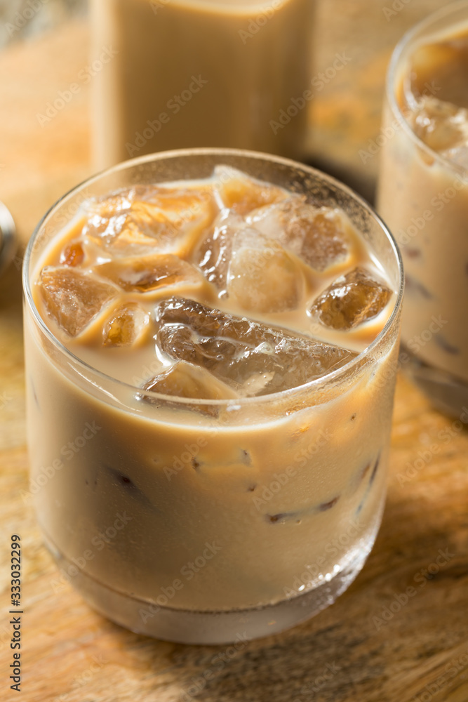 Sweet Boozy Irish Cream Mudslide Cocktail Sweet Boozy Irish Cream Mudslide Cocktail