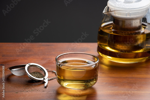 Infusión - tetera y té de manzanilla