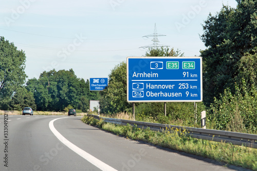 Autobahntafel auf BAB 3 Oberhausen, (grafisch aufbereitet) photo