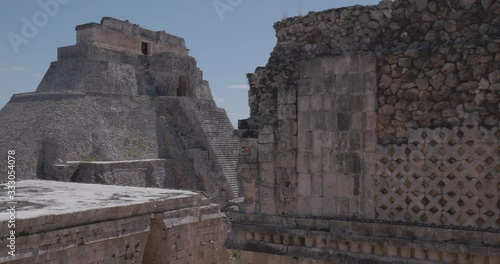 traveling con gimbal a la piramide de uxmal en la ciudad maya antigua