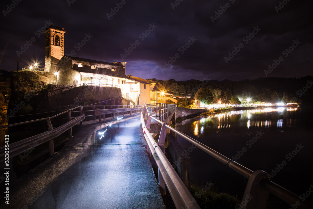 Fototapeta premium Garfagnana lago ponte cosi